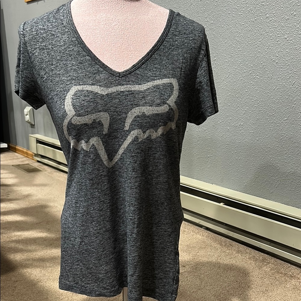 Fox V Neck T-Shirt with Short Sleeves Size S